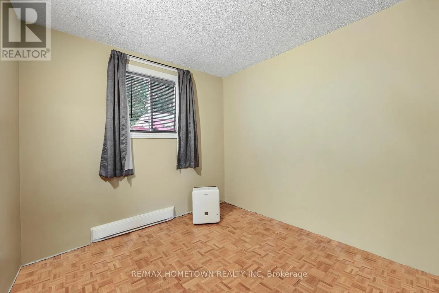 3 - 825 MACODRUM DRIVE