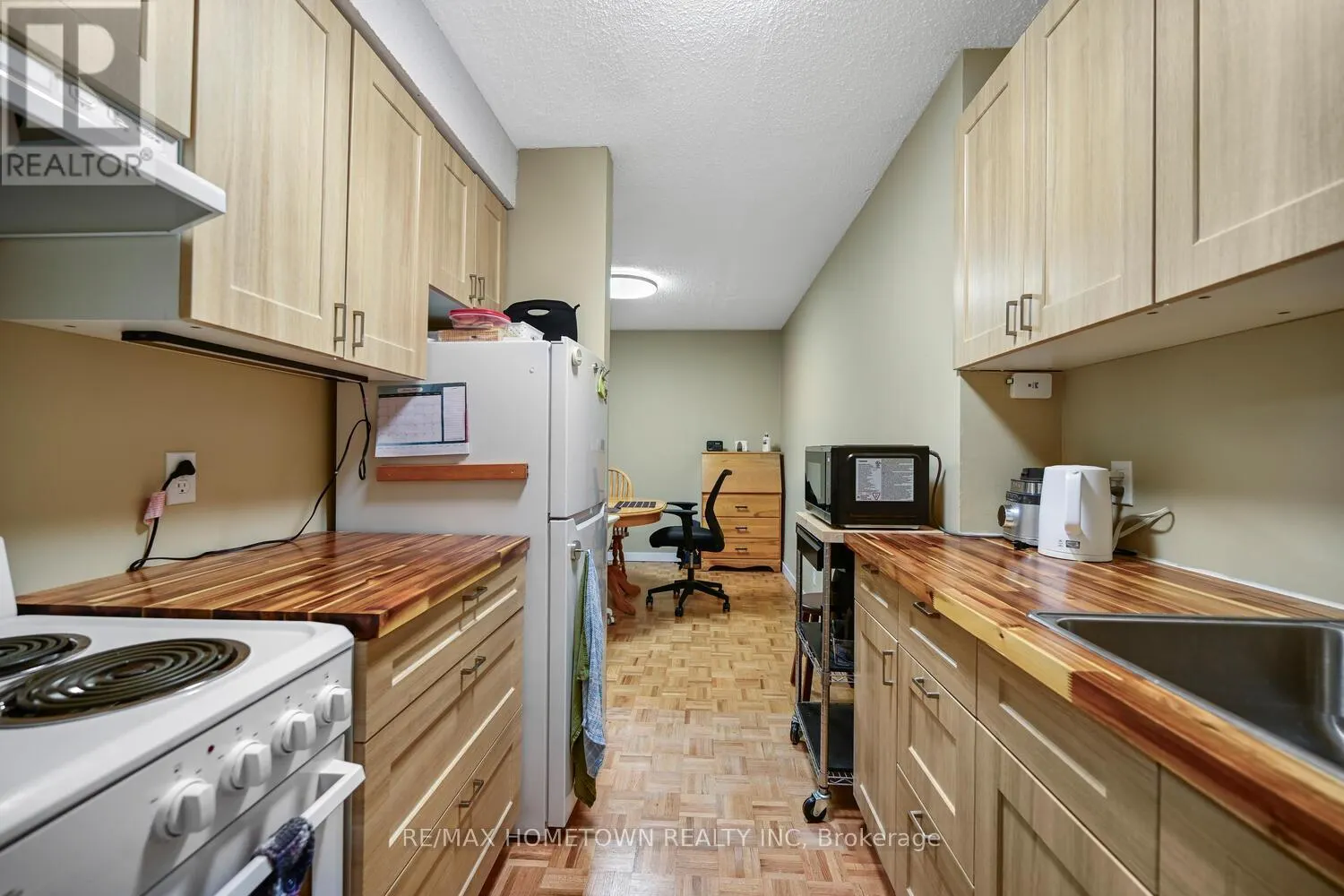 3 - 825 MACODRUM DRIVE