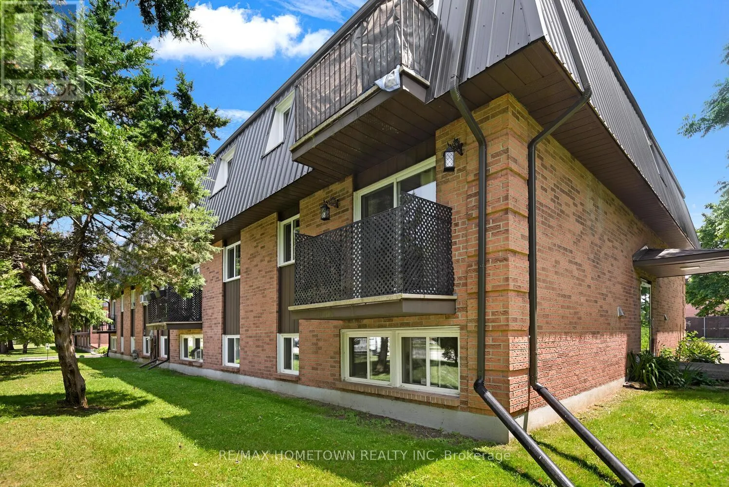 3 - 825 MACODRUM DRIVE