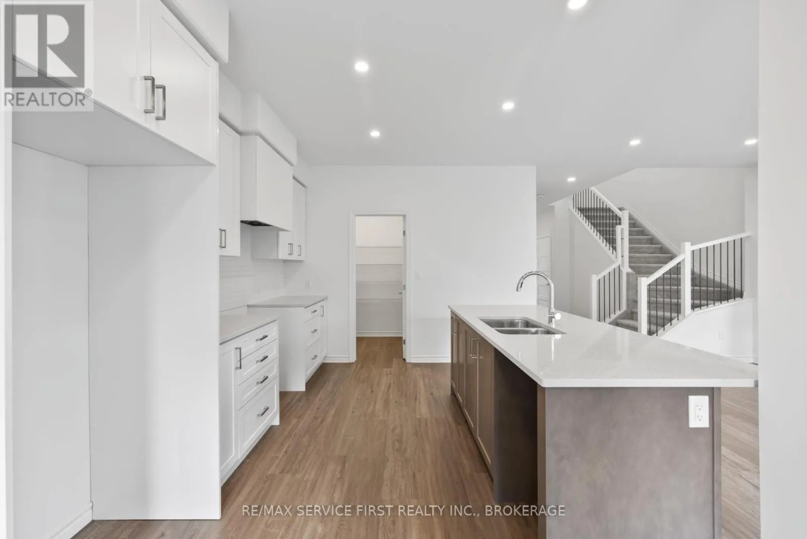 E71 - 1325 TURNBULL WAY, #E71