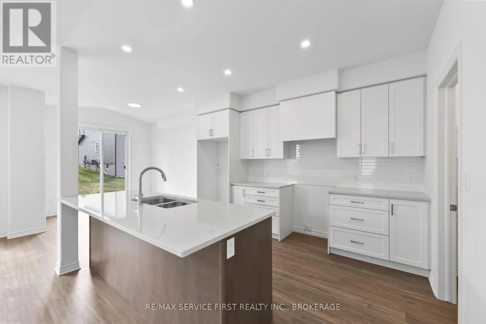 E71 - 1325 TURNBULL WAY, #E71