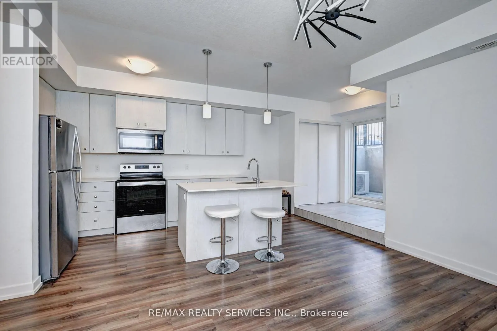 B9 - 10 PALACE STREET