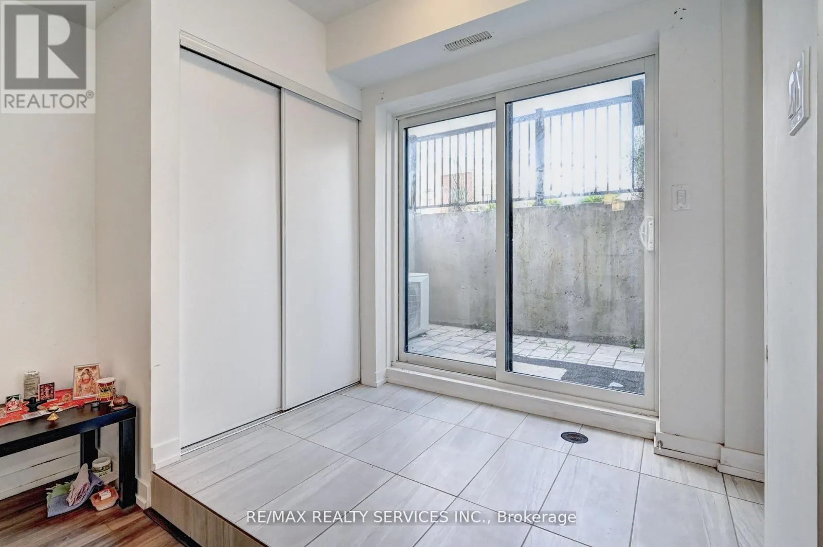 B9 - 10 PALACE STREET