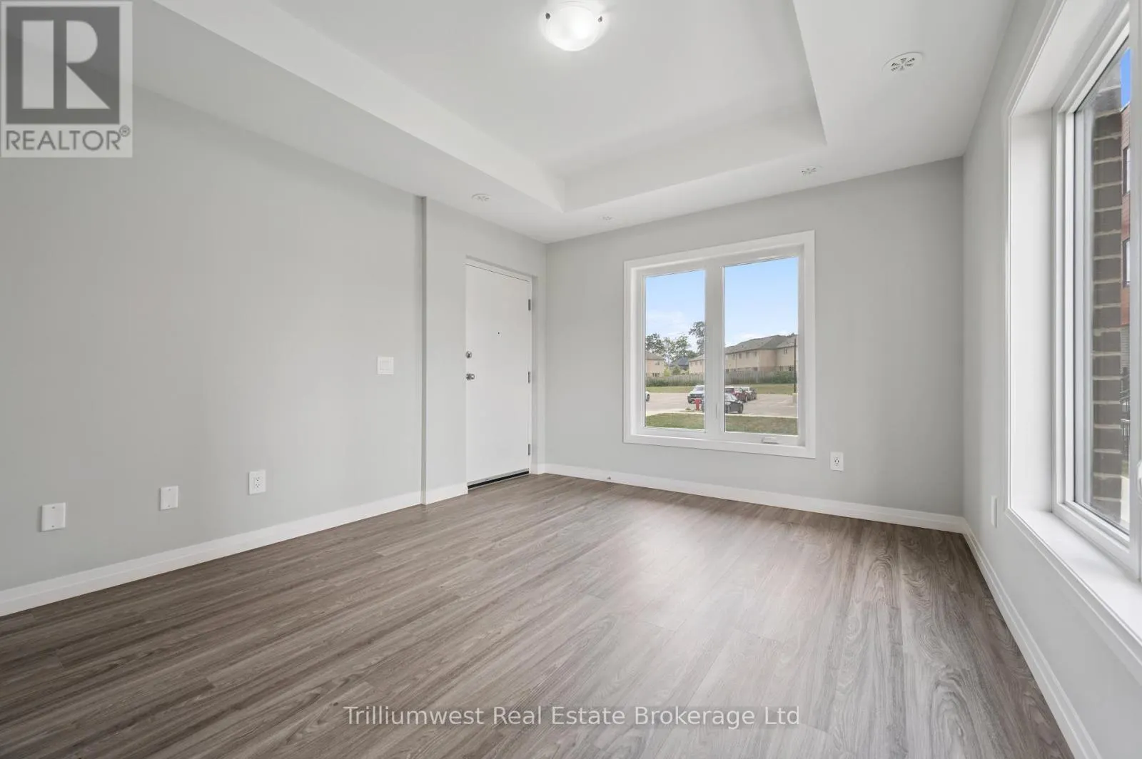 34 - 10 SOUTH CREEK DRIVE, #34