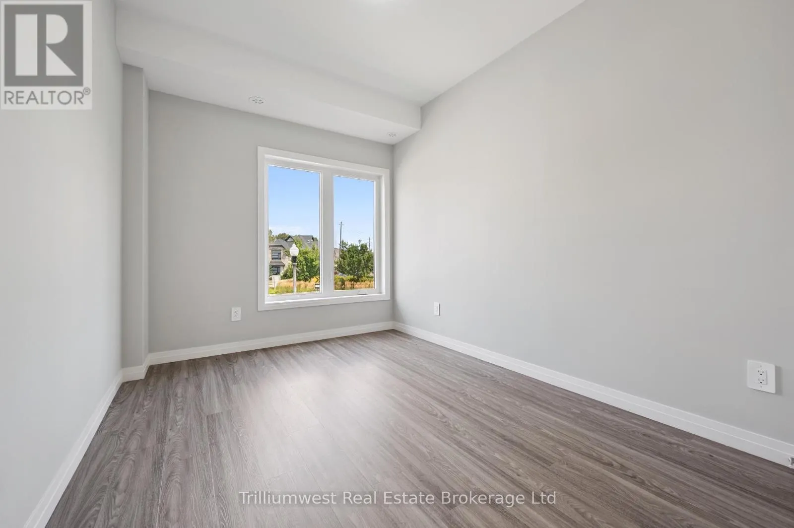 34 - 10 SOUTH CREEK DRIVE, #34