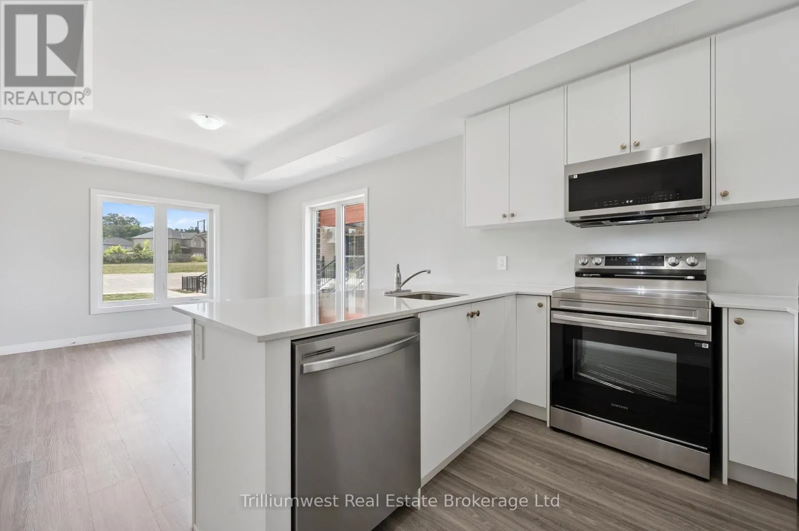 34 - 10 SOUTH CREEK DRIVE, #34