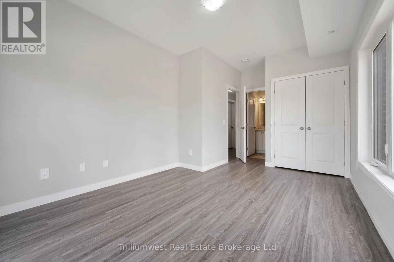 34 - 10 SOUTH CREEK DRIVE, #34