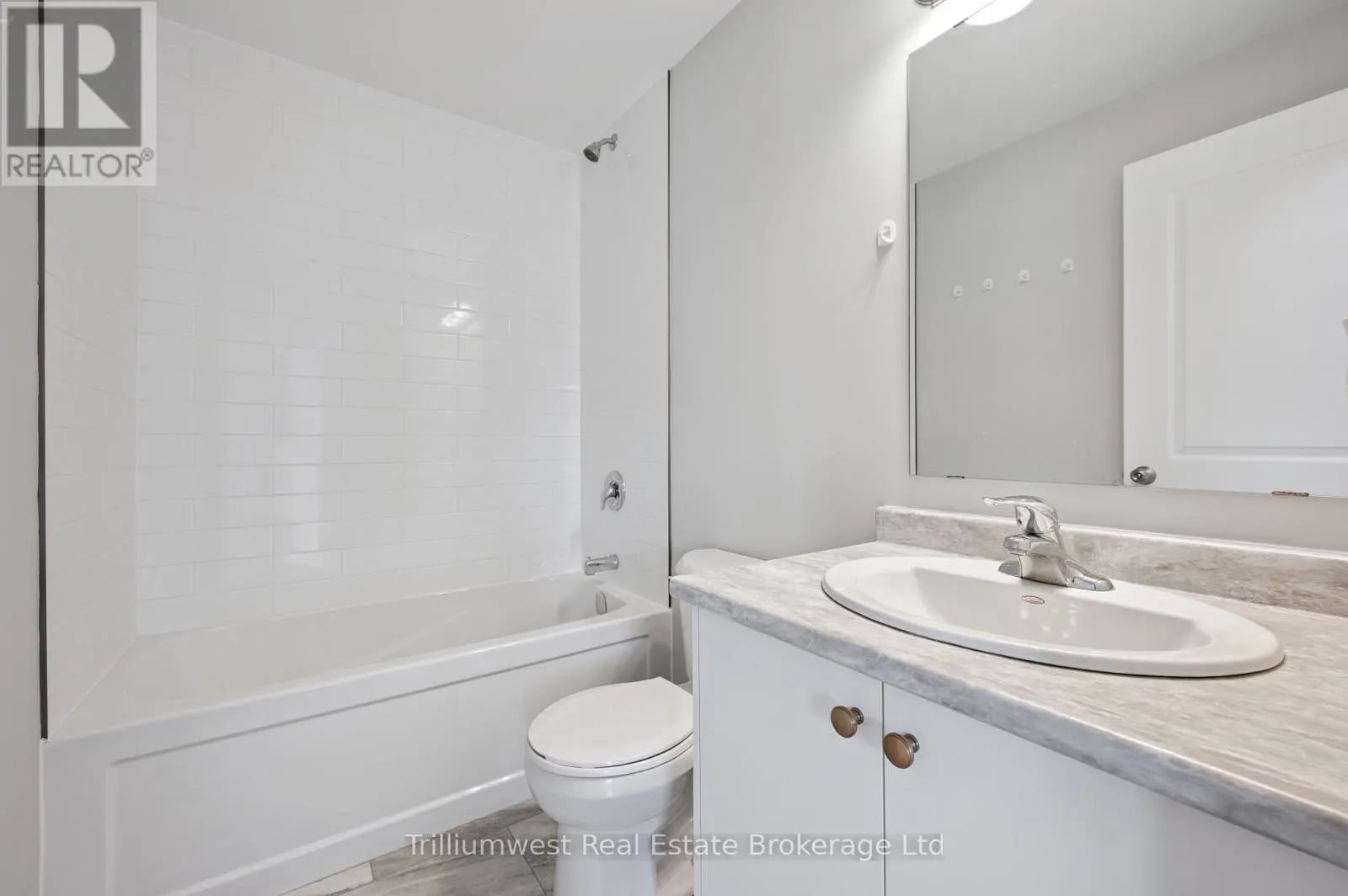 34 - 10 SOUTH CREEK DRIVE, #34