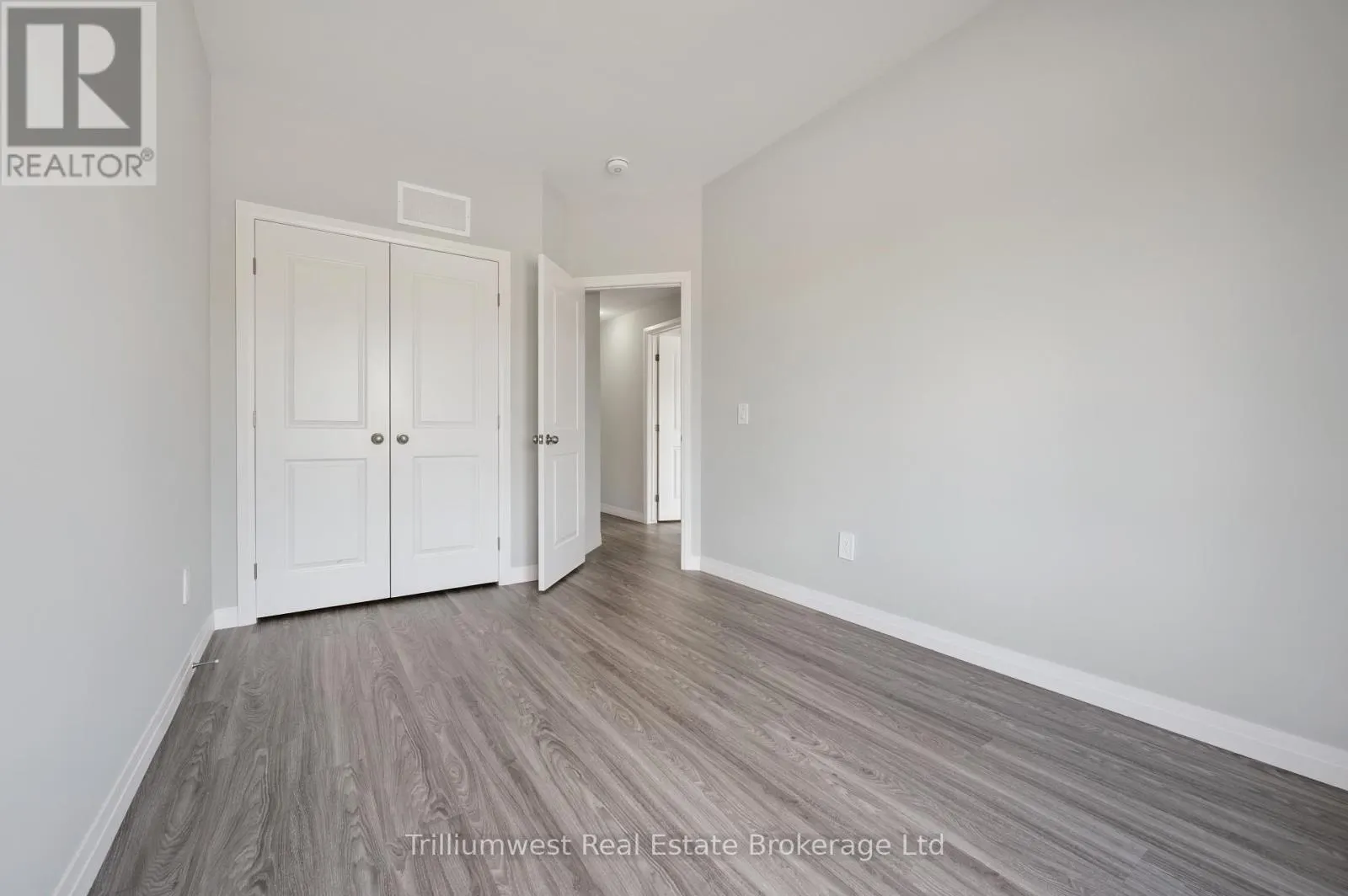 34 - 10 SOUTH CREEK DRIVE, #34