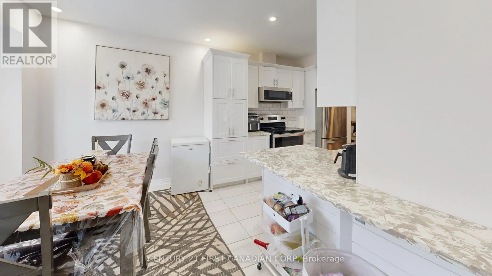 6 - 20 KERNOHAN PARKWAY, #6