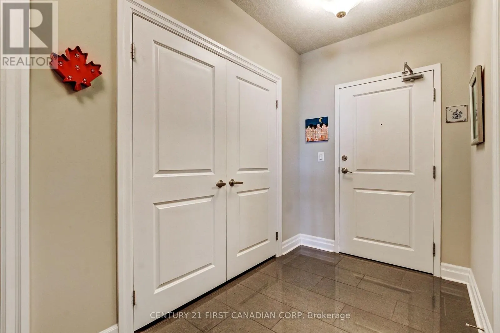 512 - 240 VILLAGEWALK BOULEVARD, #512