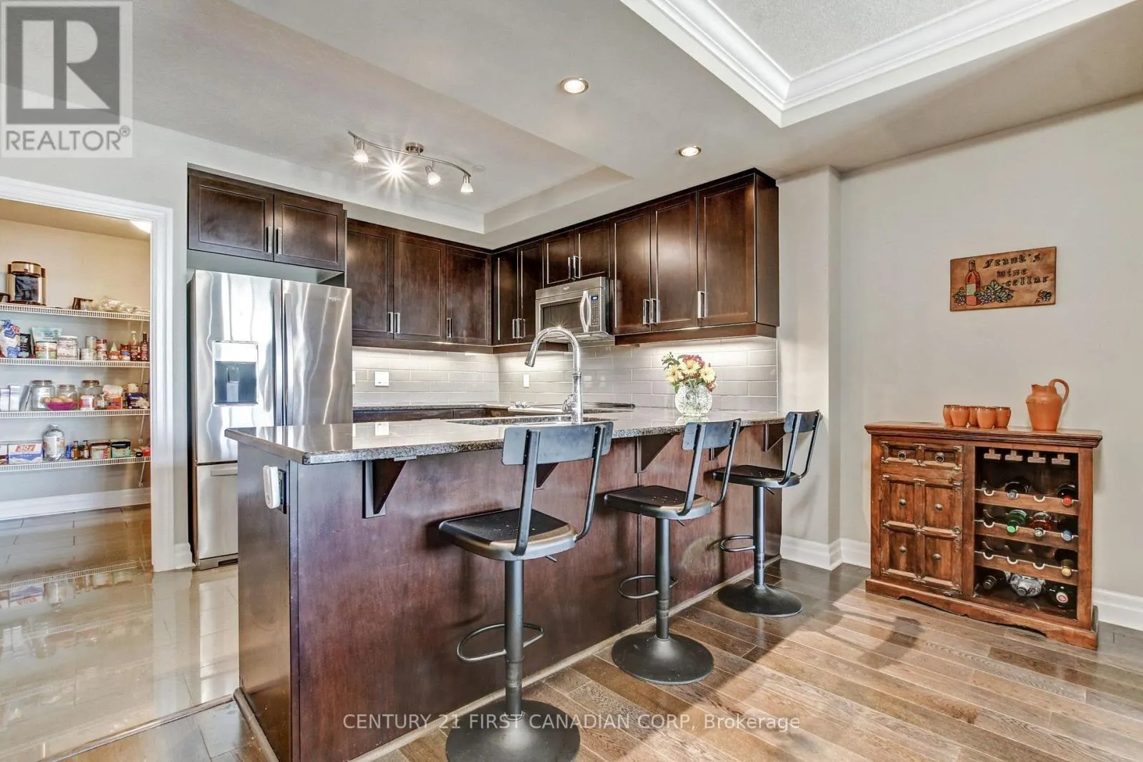 512 - 240 VILLAGEWALK BOULEVARD, #512