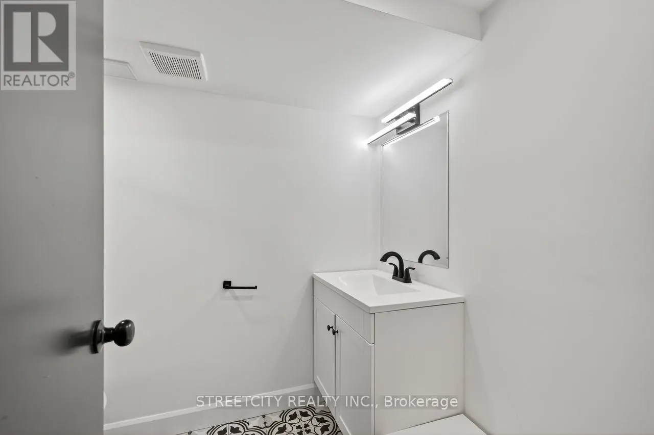 1128 OVERLEA CRESCENT