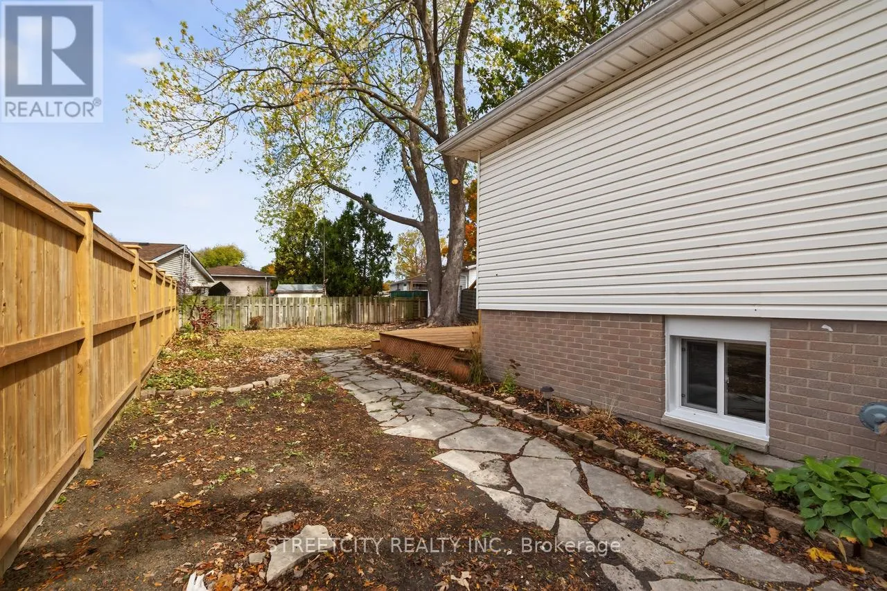 1128 OVERLEA CRESCENT