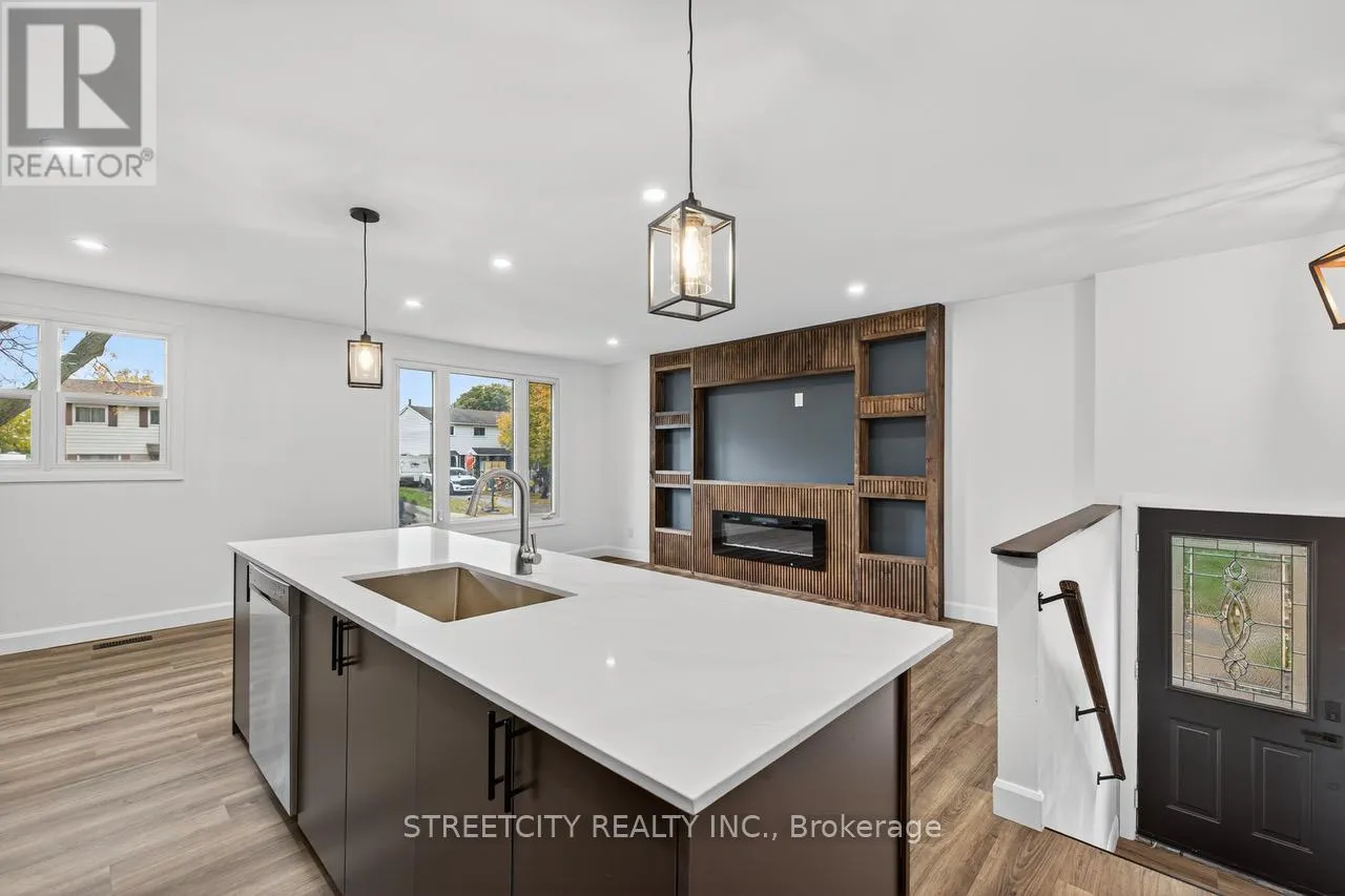 1128 OVERLEA CRESCENT