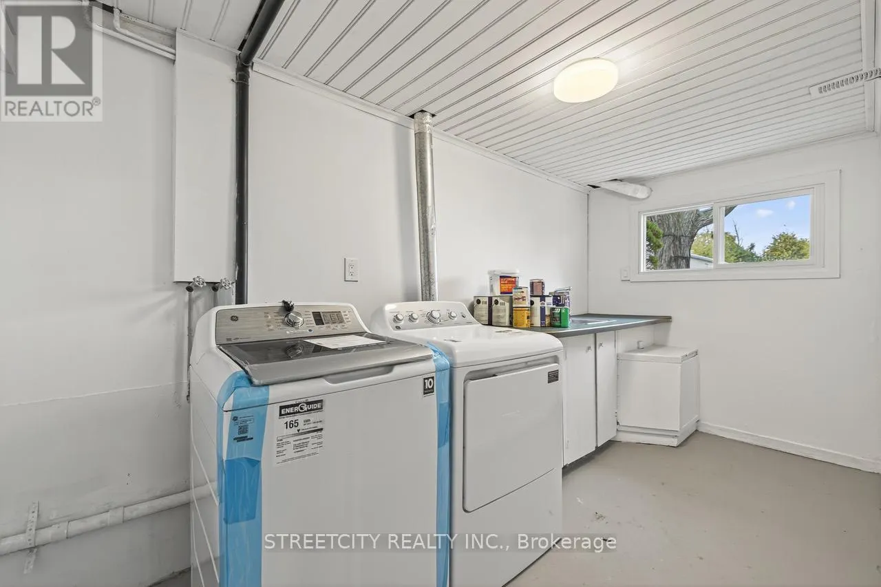 1128 OVERLEA CRESCENT