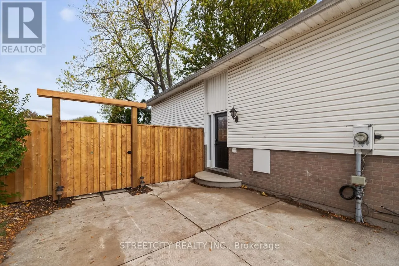 1128 OVERLEA CRESCENT