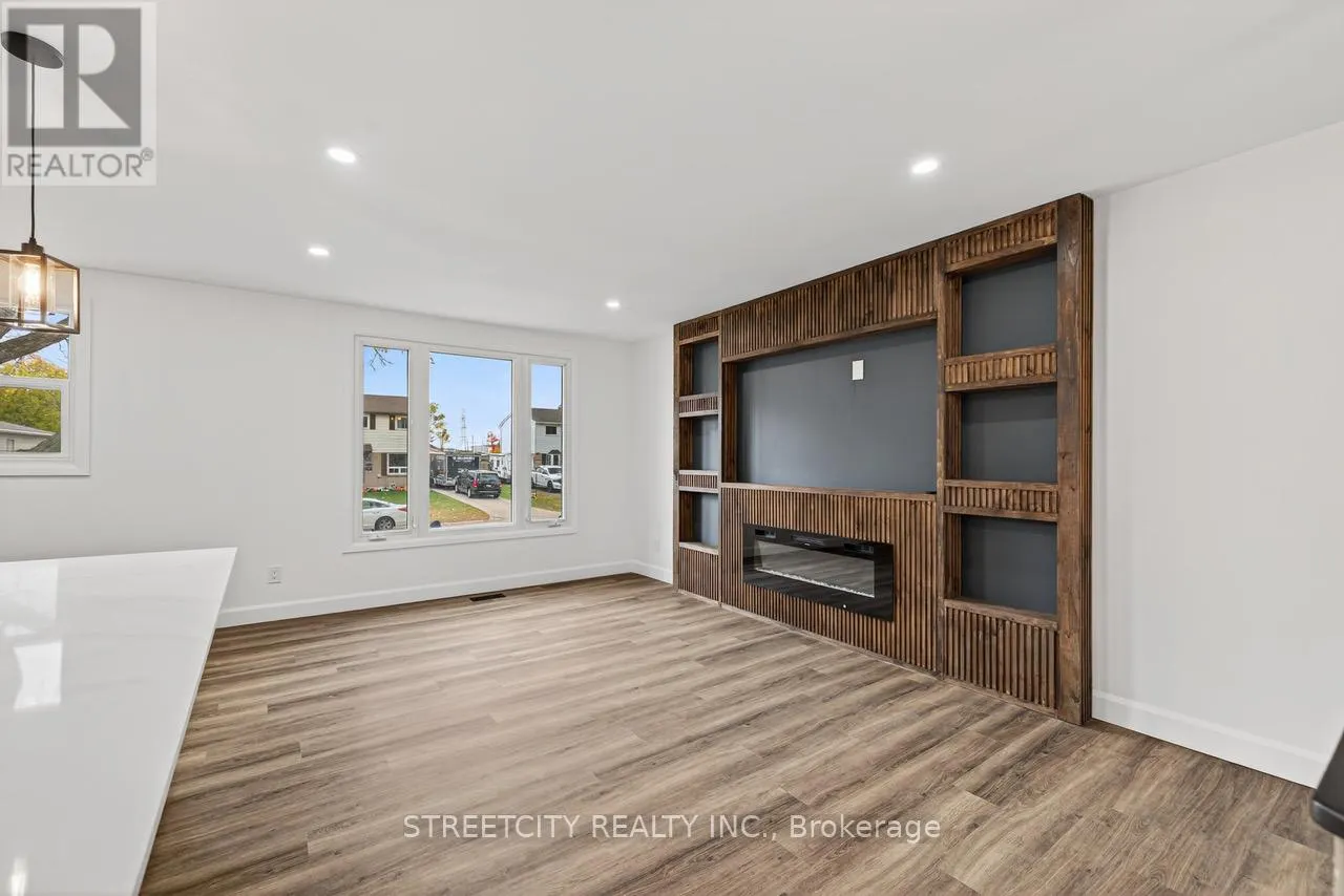 1128 OVERLEA CRESCENT