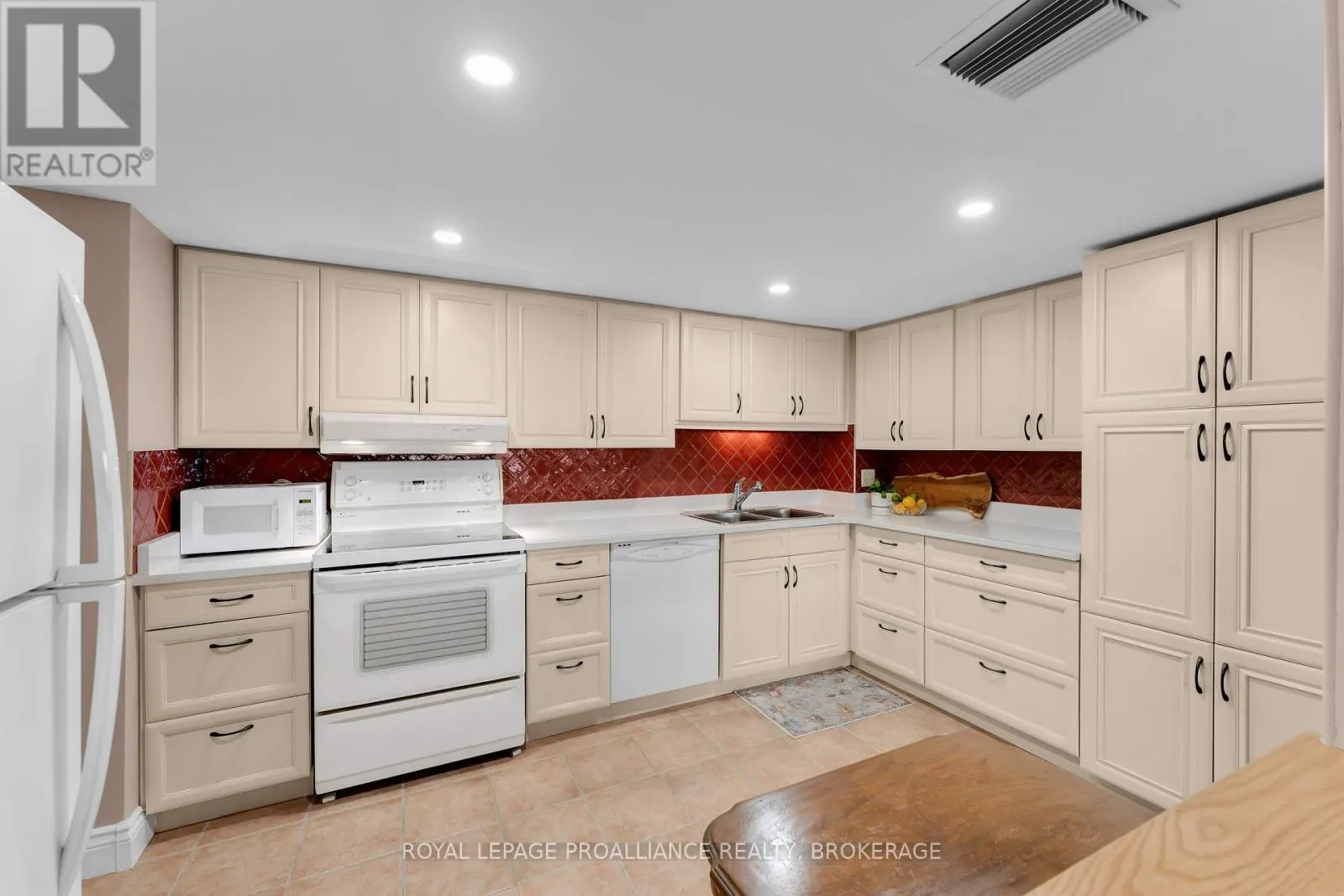 302 - 50 MARKET STREET, #302