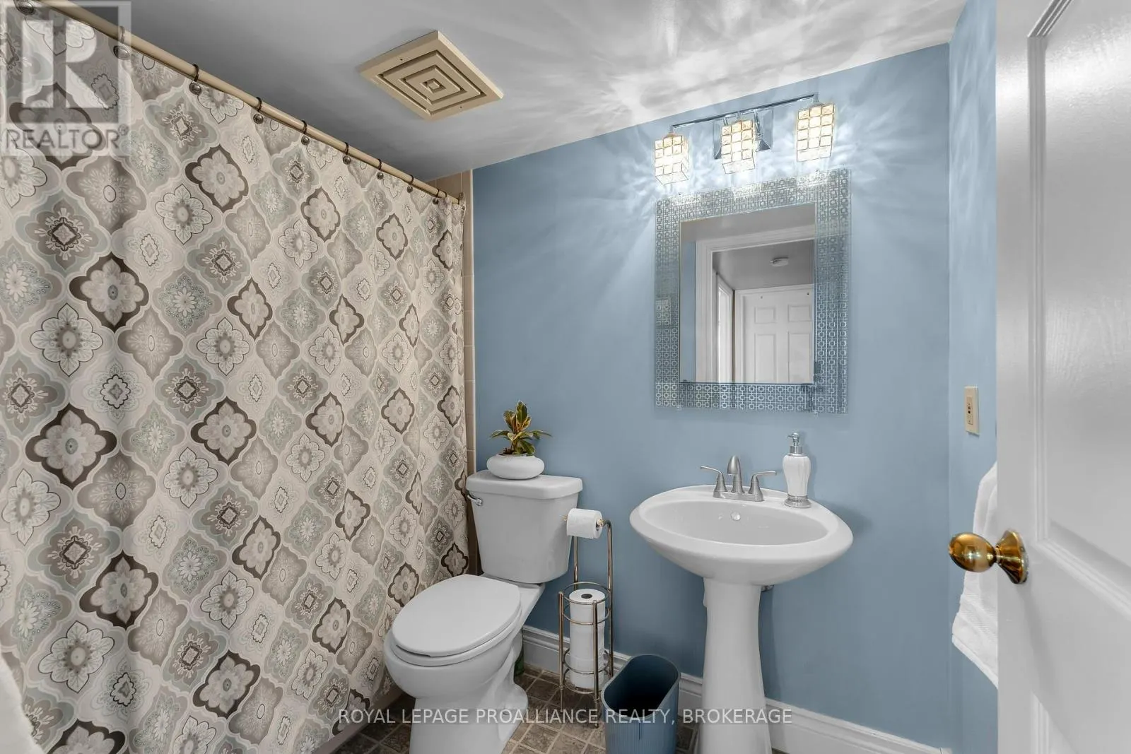 302 - 50 MARKET STREET, #302