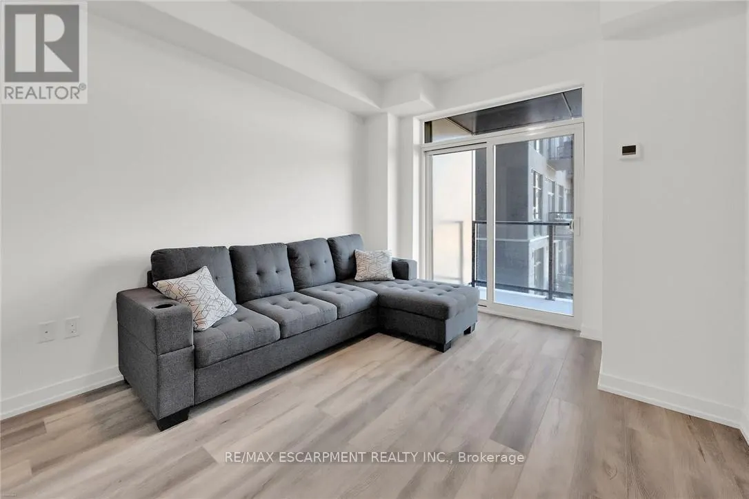 416 - 470 DUNDAS STREET E