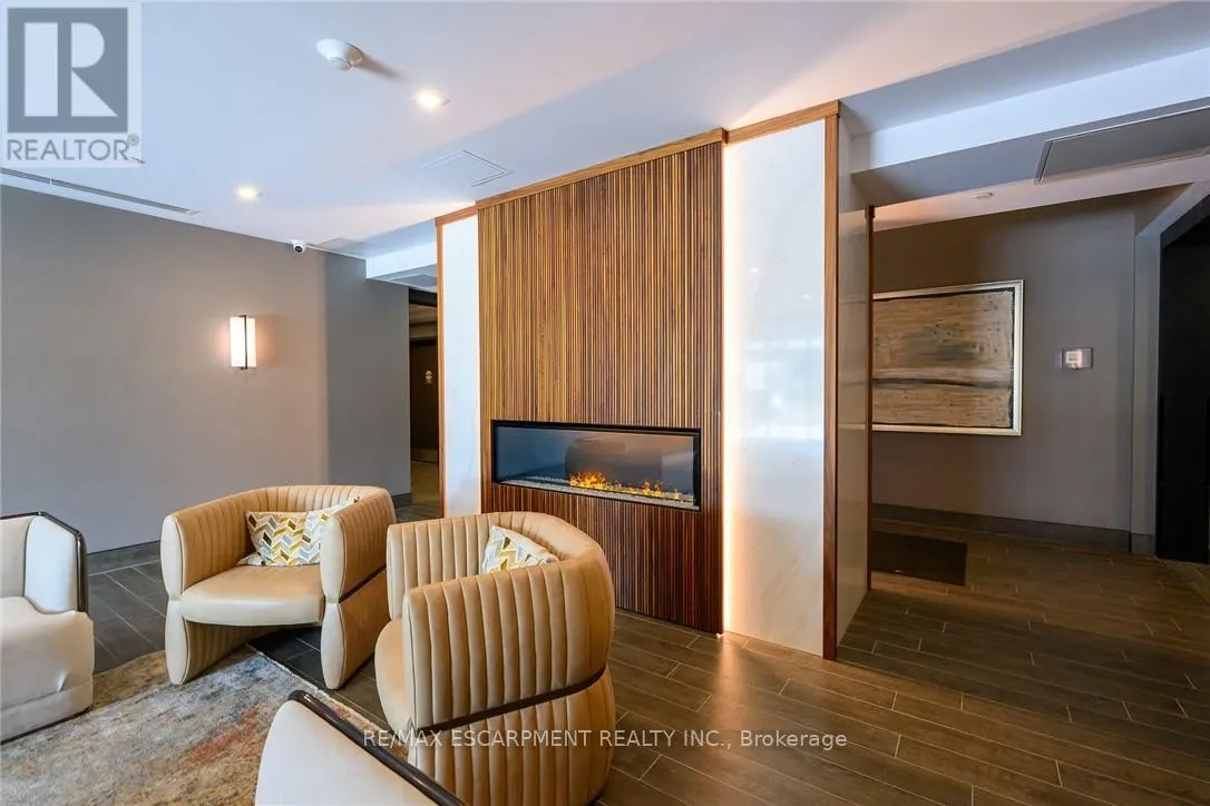 416 - 470 DUNDAS STREET E