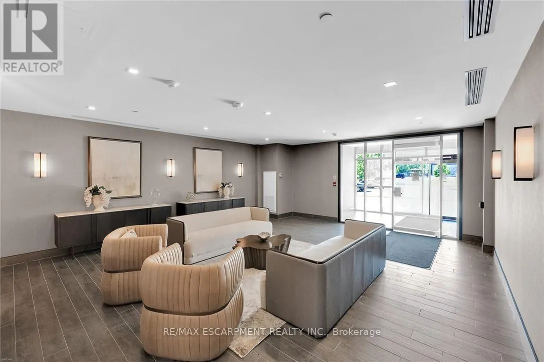 416 - 470 DUNDAS STREET E