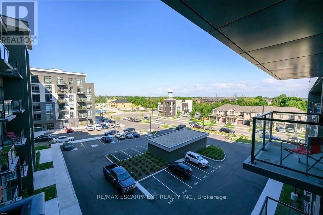 416 - 470 DUNDAS STREET E