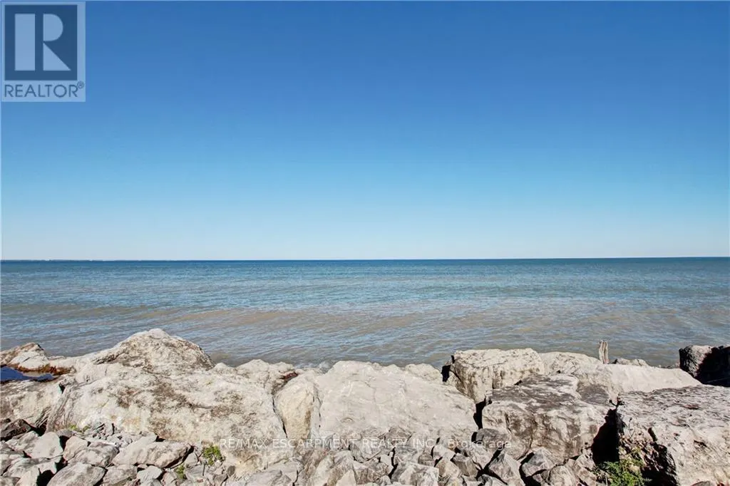 219 - 125 SHOREVIEW PLACE