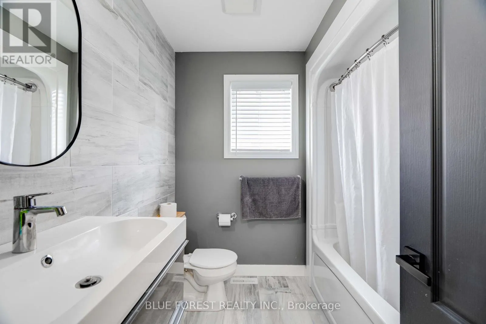 24 PEACH TREE BOULEVARD