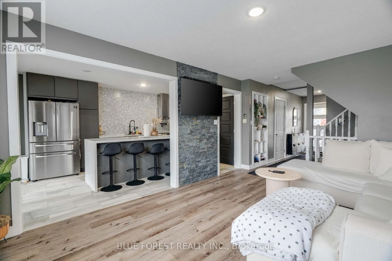 24 PEACH TREE BOULEVARD