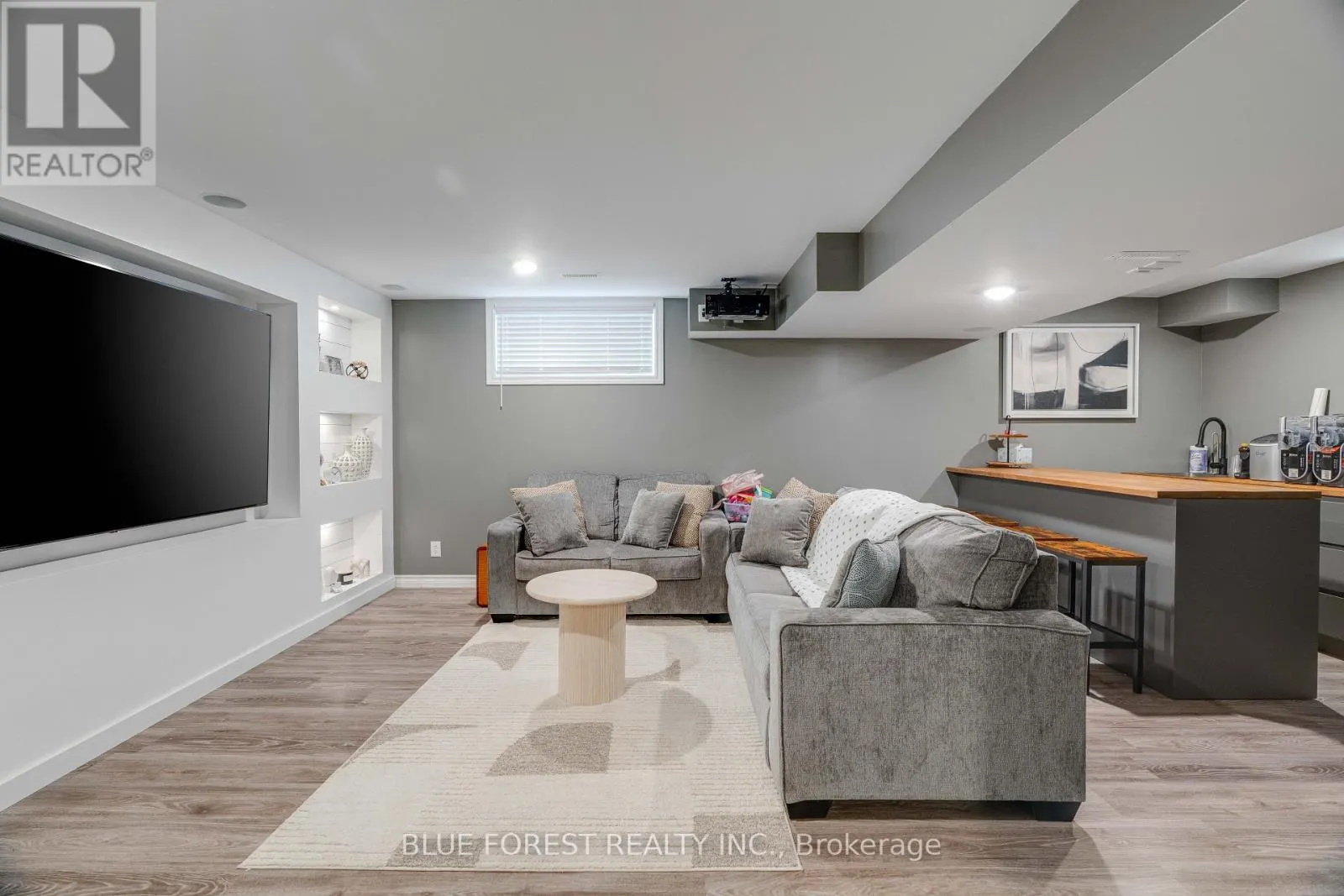 24 PEACH TREE BOULEVARD