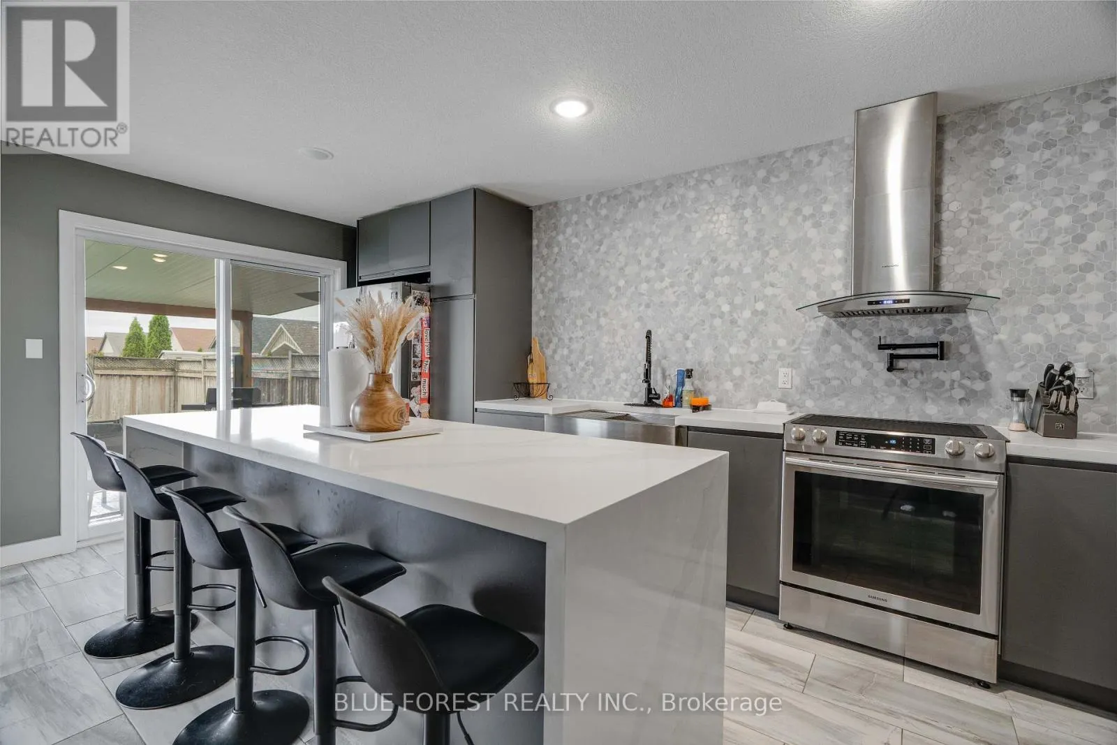 24 PEACH TREE BOULEVARD