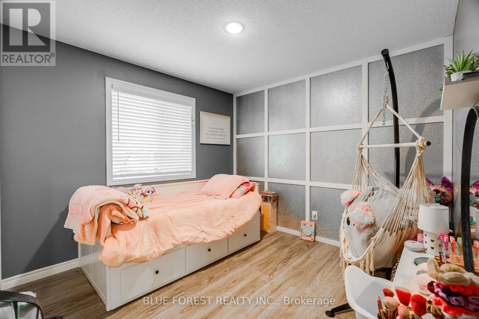 24 PEACH TREE BOULEVARD