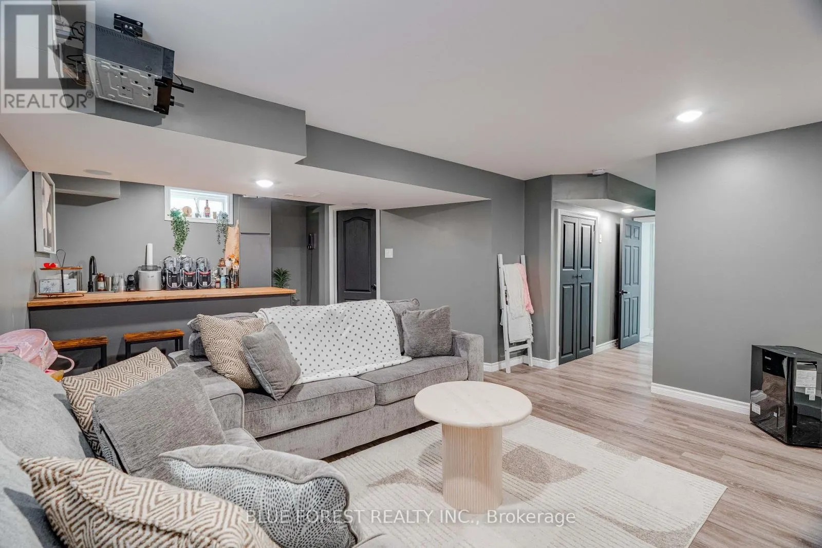 24 PEACH TREE BOULEVARD