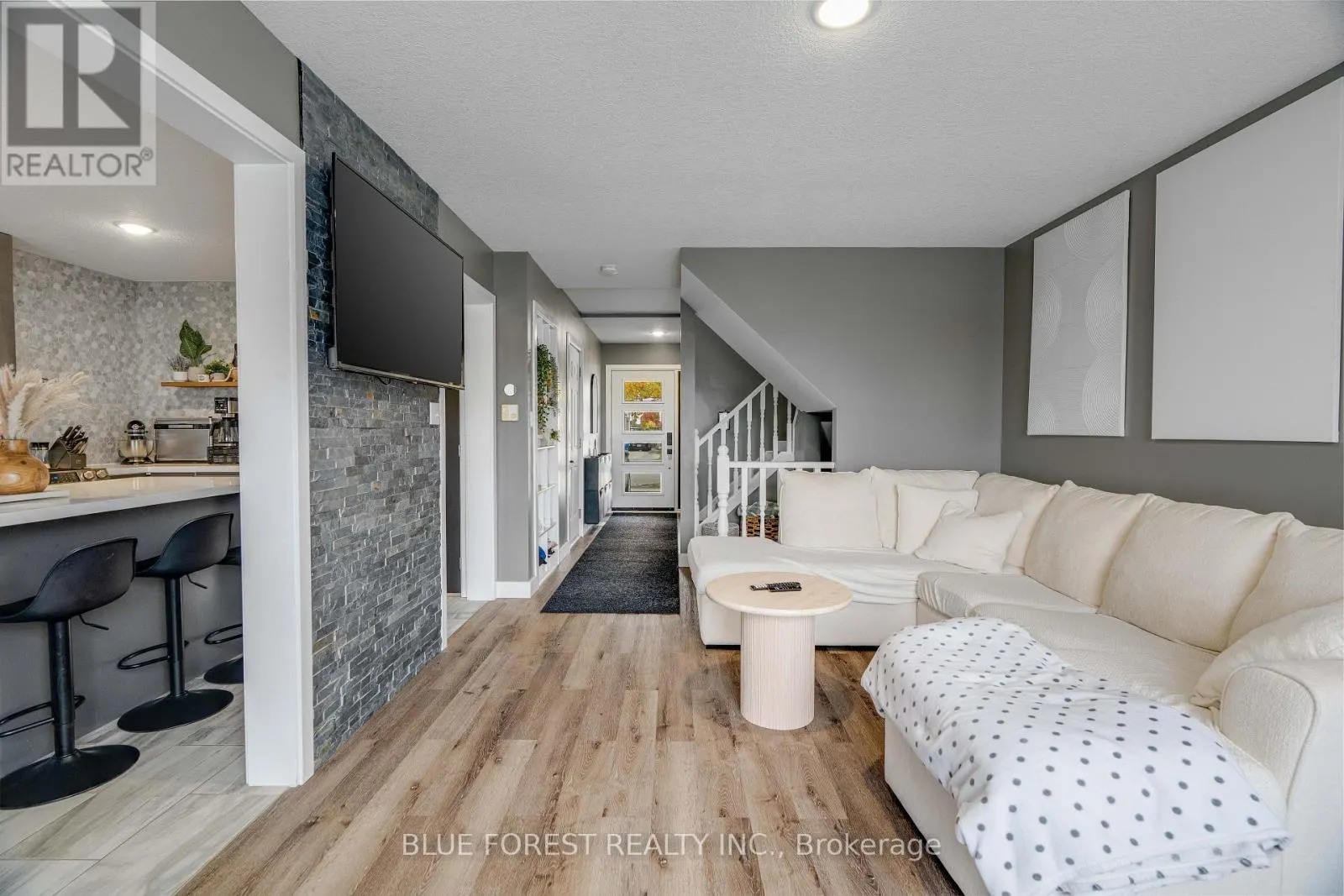 24 PEACH TREE BOULEVARD