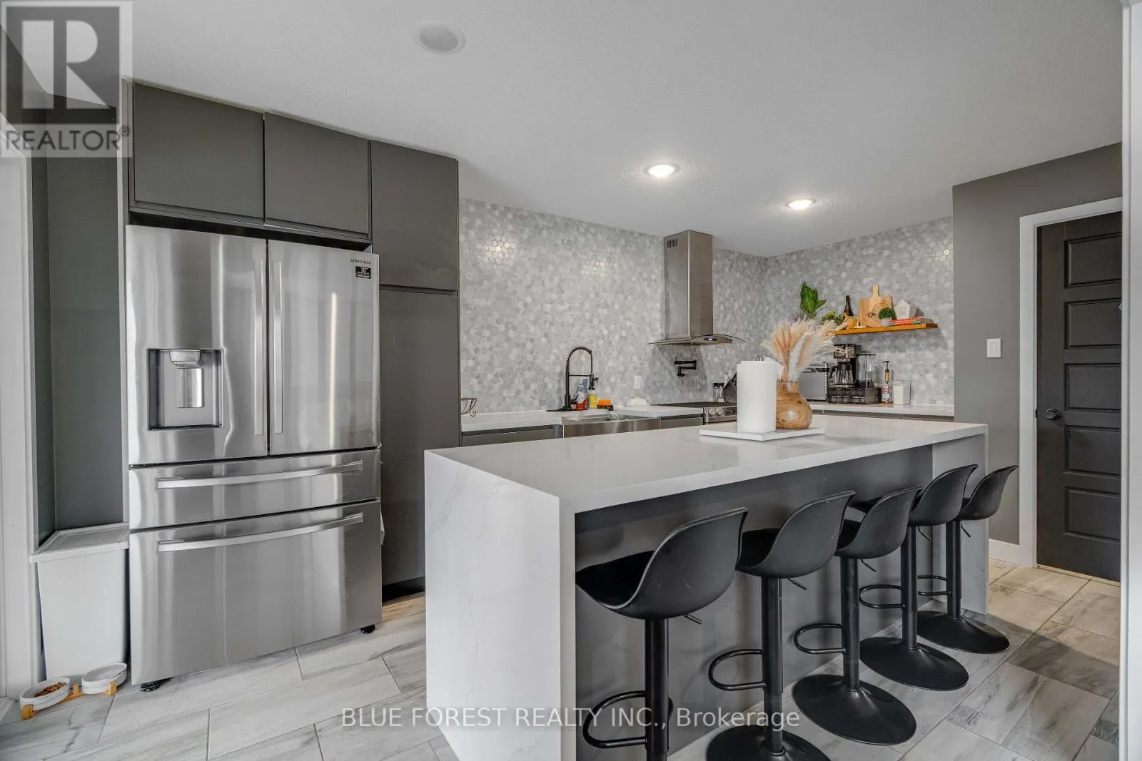 24 PEACH TREE BOULEVARD