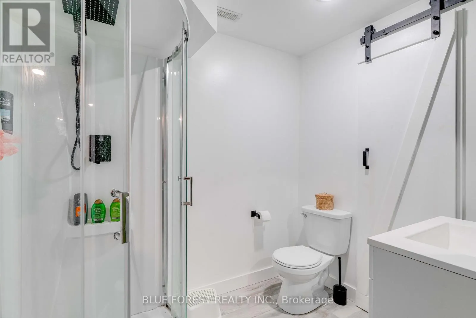 24 PEACH TREE BOULEVARD