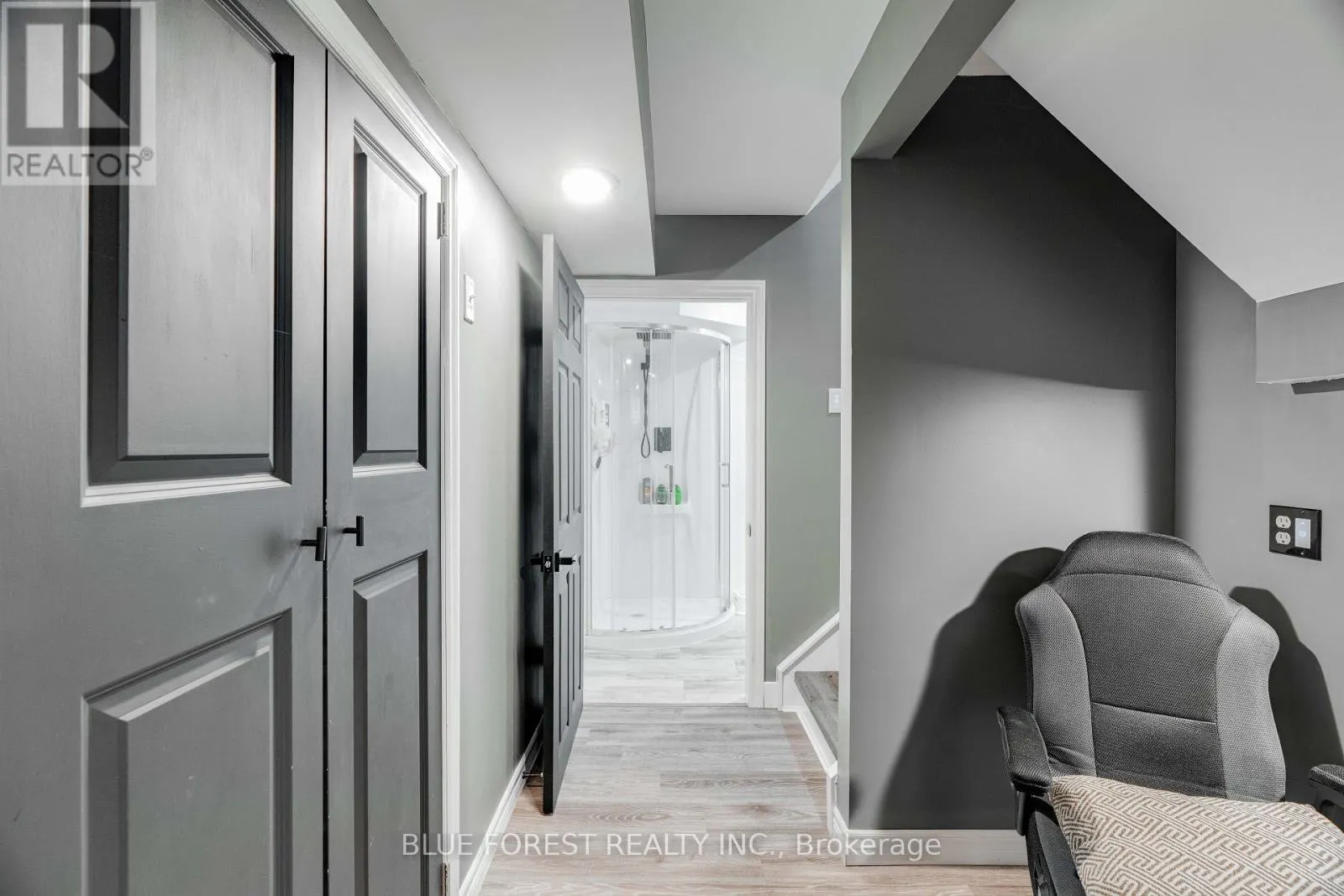 24 PEACH TREE BOULEVARD