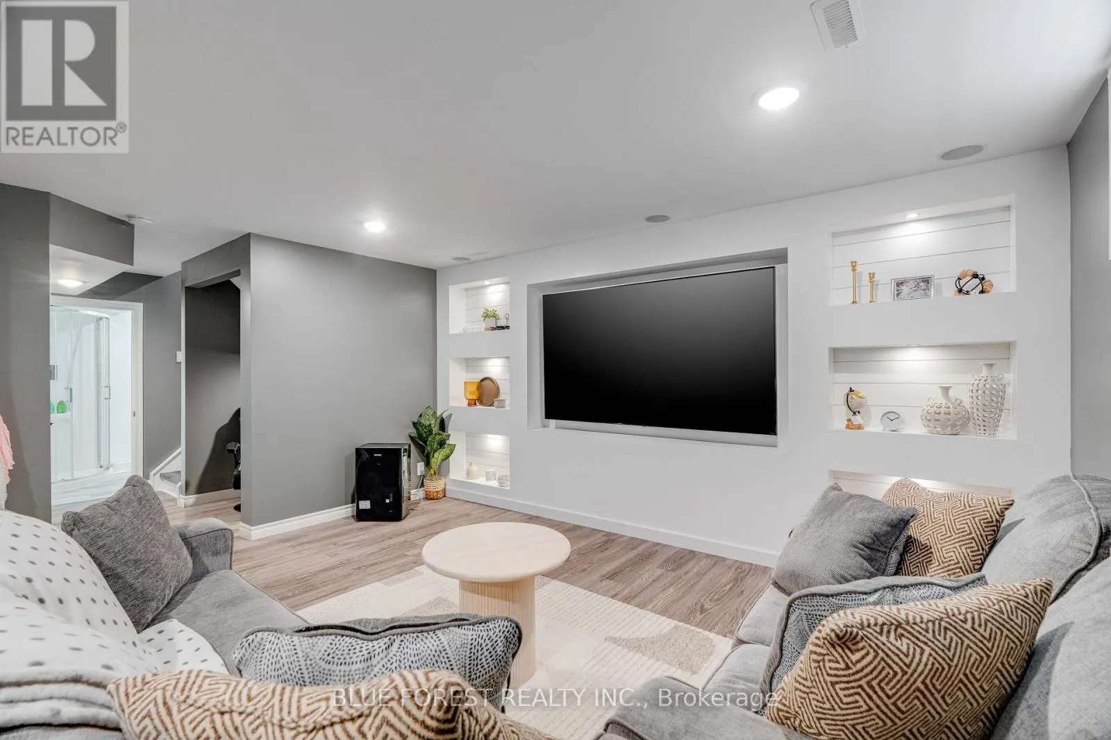 24 PEACH TREE BOULEVARD