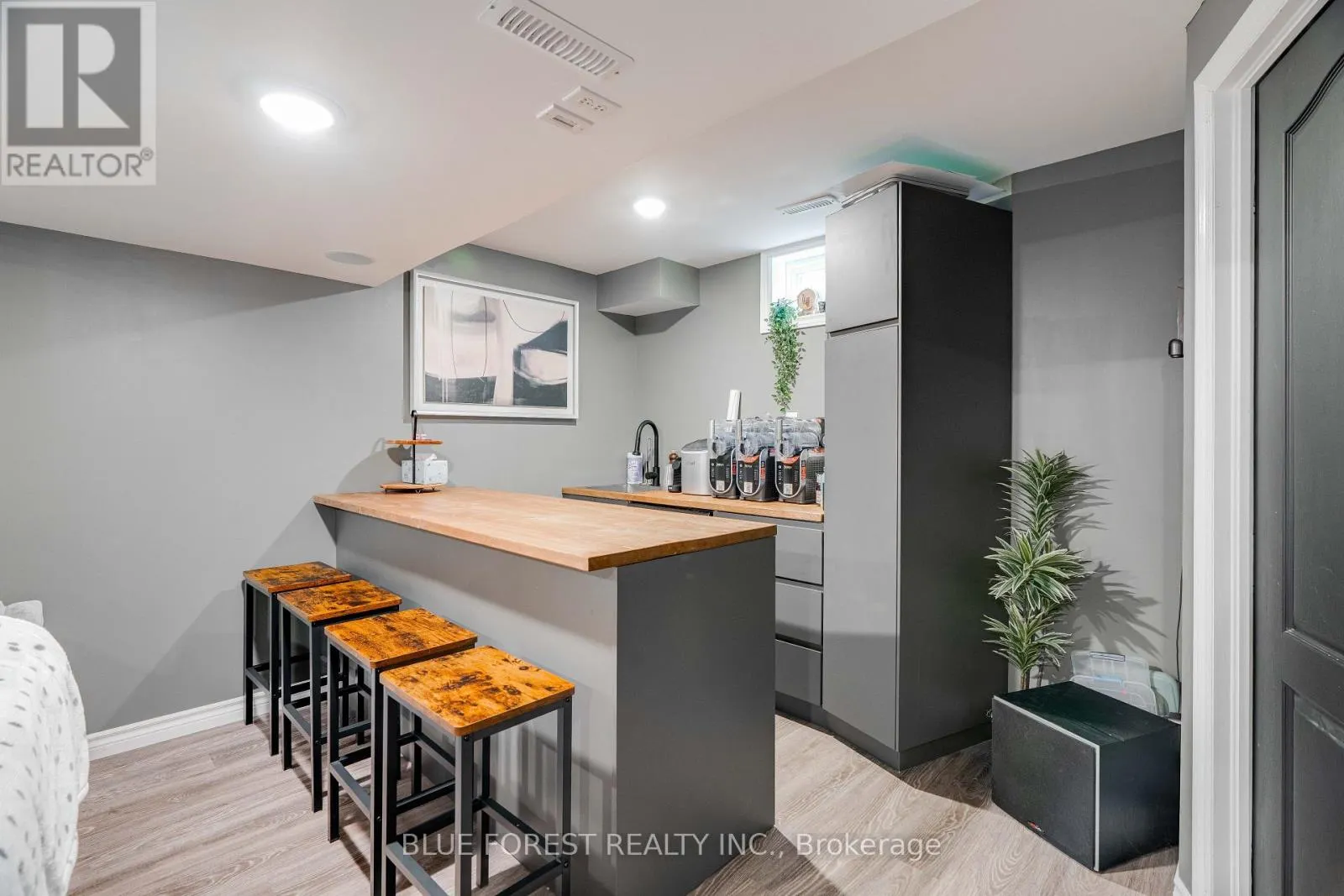 24 PEACH TREE BOULEVARD