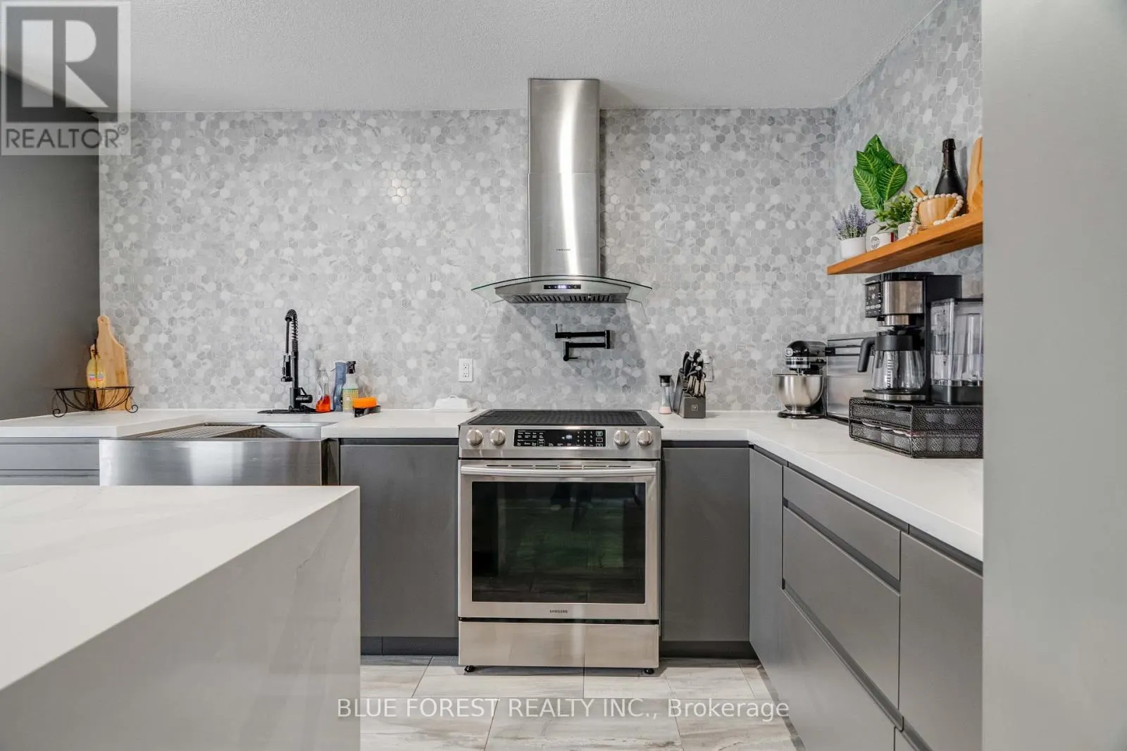 24 PEACH TREE BOULEVARD