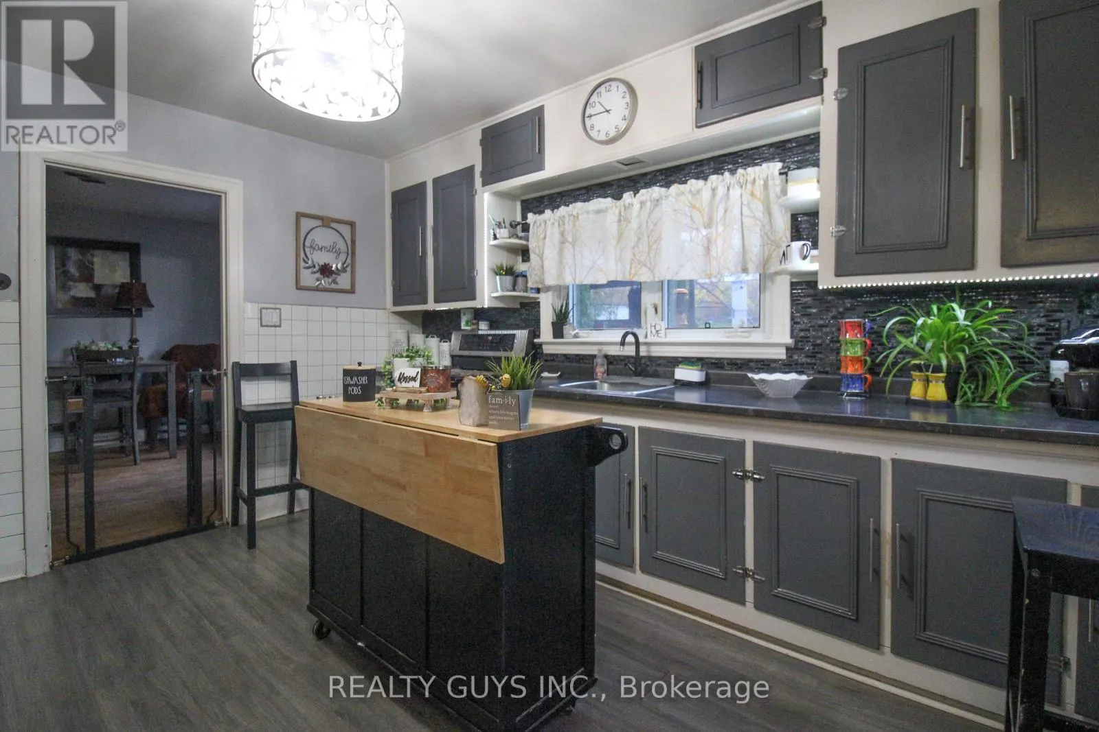 502 WELLINGTON STREET