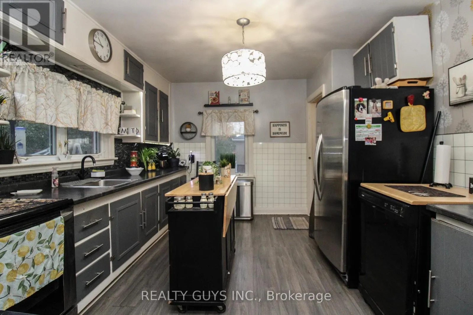 502 WELLINGTON STREET