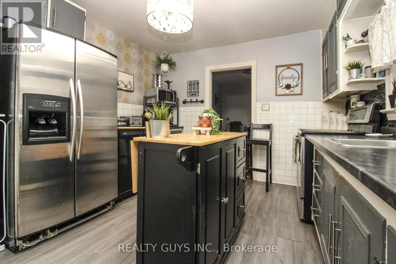 502 WELLINGTON STREET