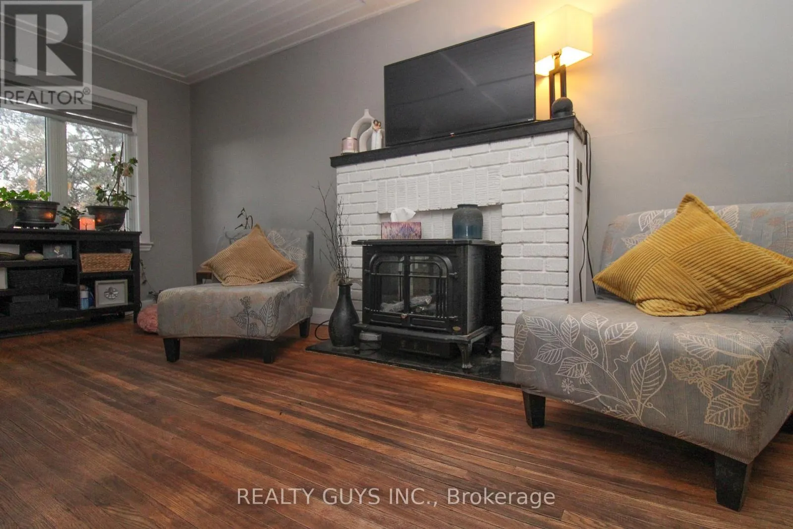 502 WELLINGTON STREET