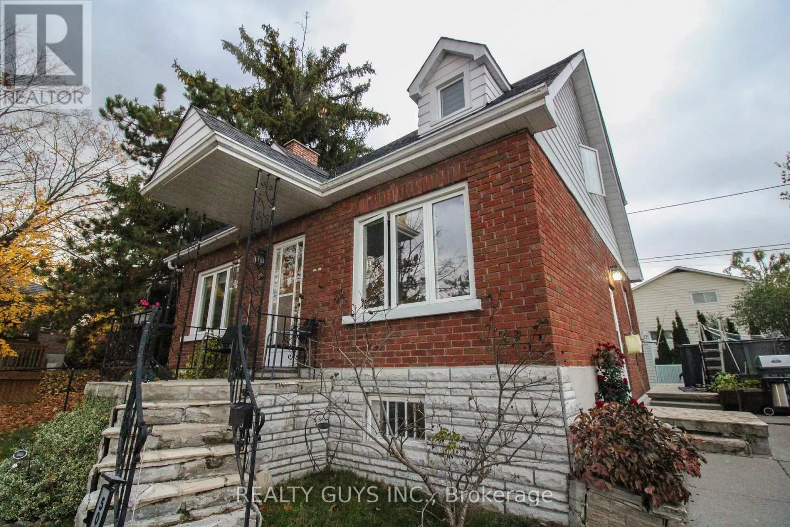 502 WELLINGTON STREET