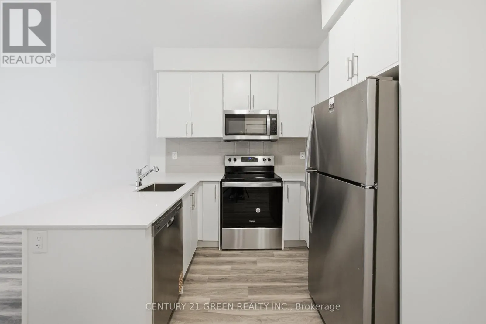 111 - 1100 LACKNER PLACE