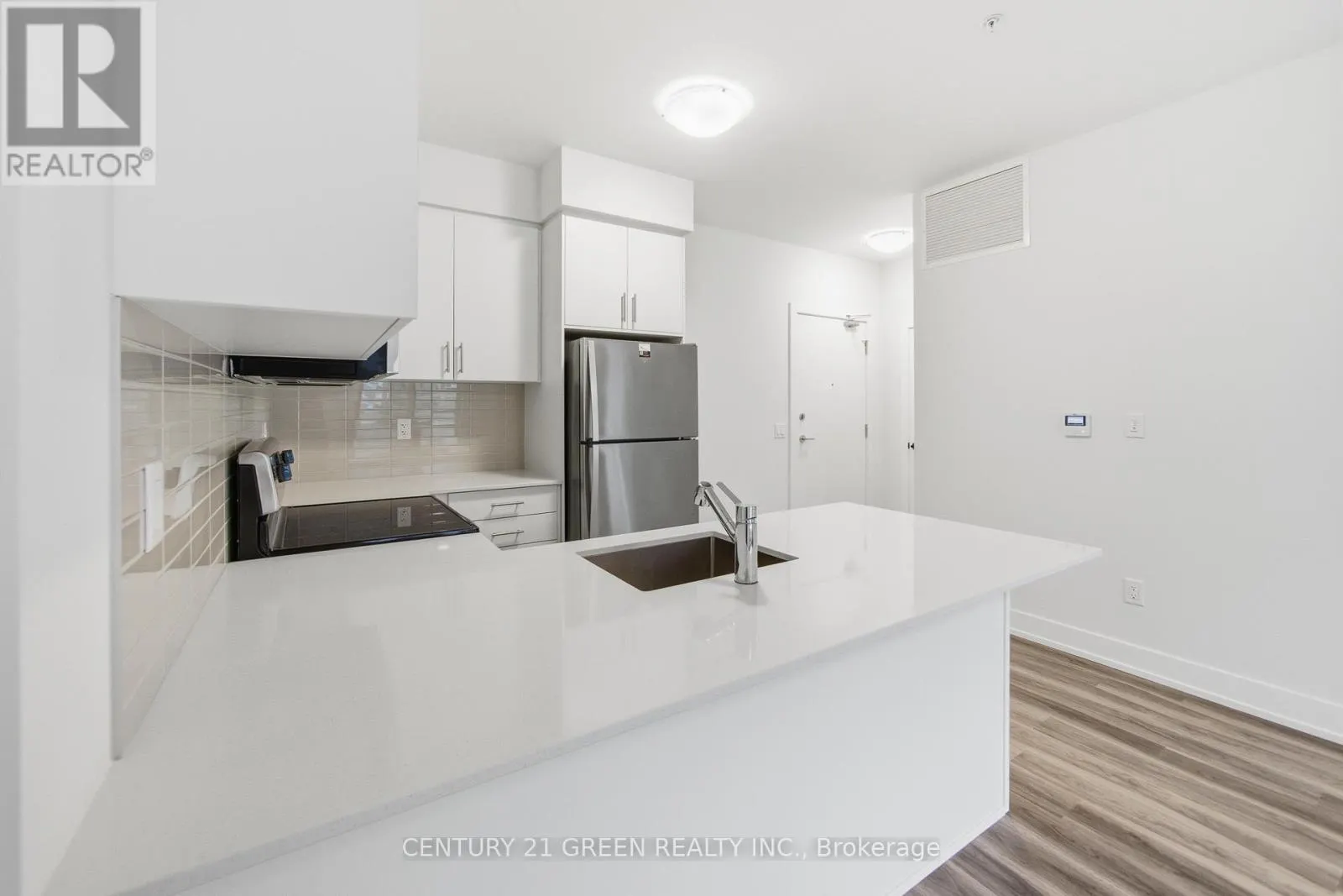 111 - 1100 LACKNER PLACE