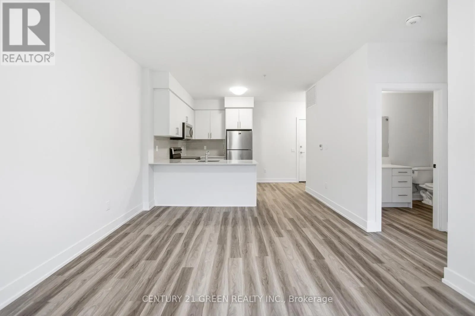 111 - 1100 LACKNER PLACE